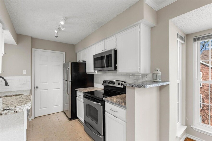 Building Photo - 1524 Lincoln Way