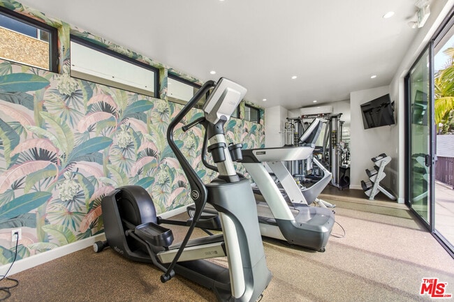 Building Photo - 8787 Shoreham Dr