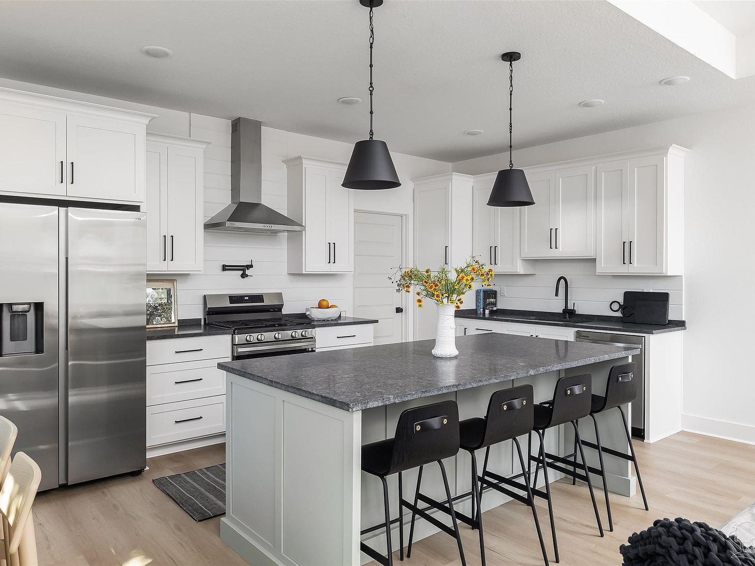 Building Photo - 511 N C St