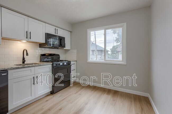 Building Photo - 4715 Davenport St