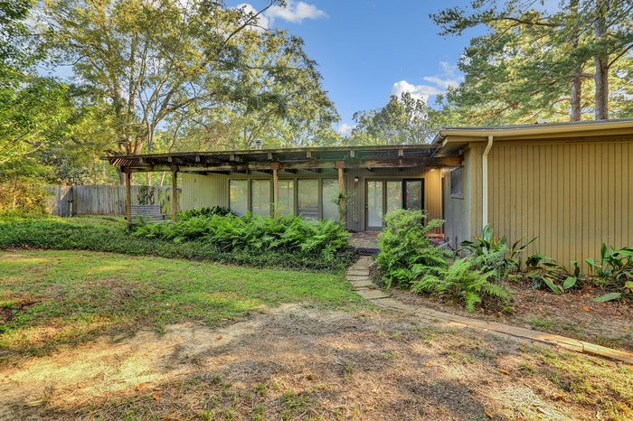 Building Photo - 5365 Jamaica Dr