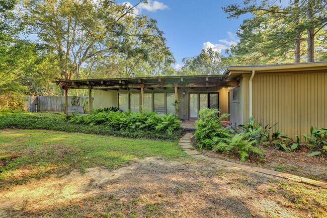 Building Photo - 5365 Jamaica Dr