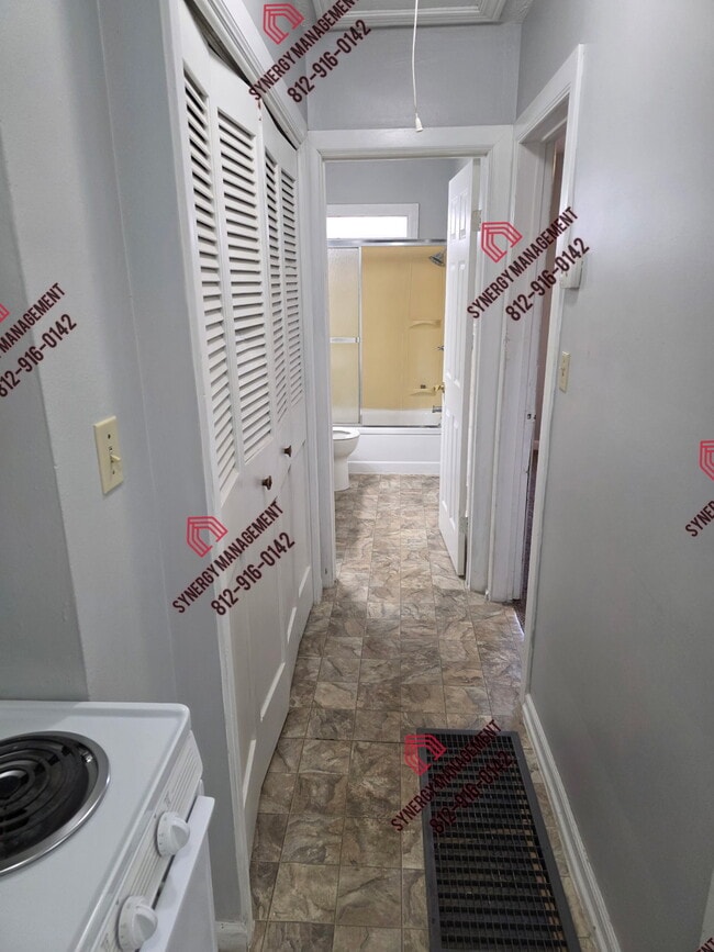 Building Photo - 821 Stanley Ave