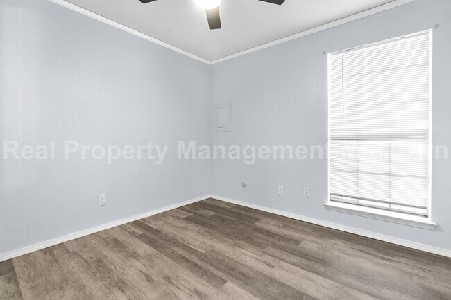 Building Photo - 2207 Roman Ct