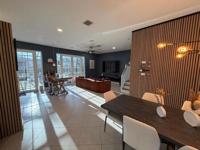 Building Photo - 6094 Oak Bluff Way