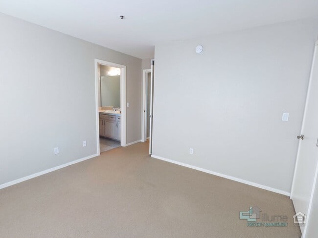 Building Photo - 4TH OF JULY 1-MONTH FREE SPECIAL! Renovated 2 Bd/2 Ba Condo w/parking
