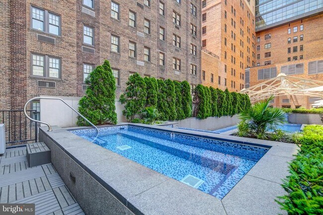 Building Photo - 219 S 18th St