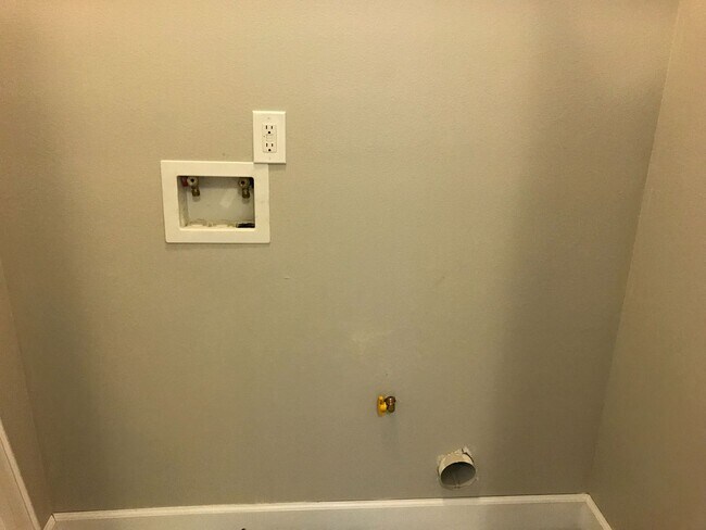 Building Photo - 74(860)