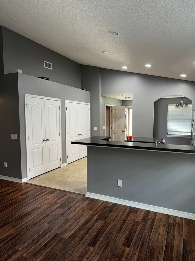 Building Photo - 686 Mozingo Ln