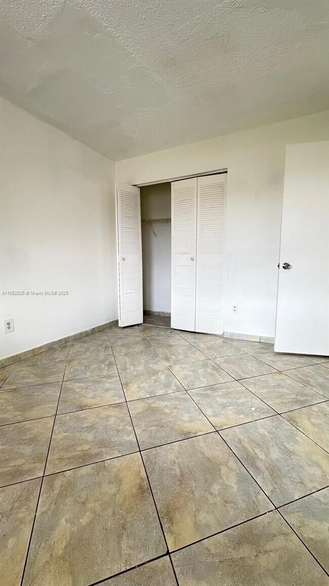 Building Photo - 20800 NE 8th Ct