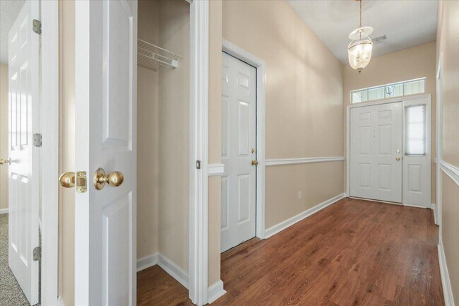 Building Photo - 135 Ivernia Loop