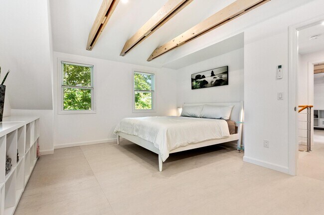 Building Photo - 130 Berkshire Trl