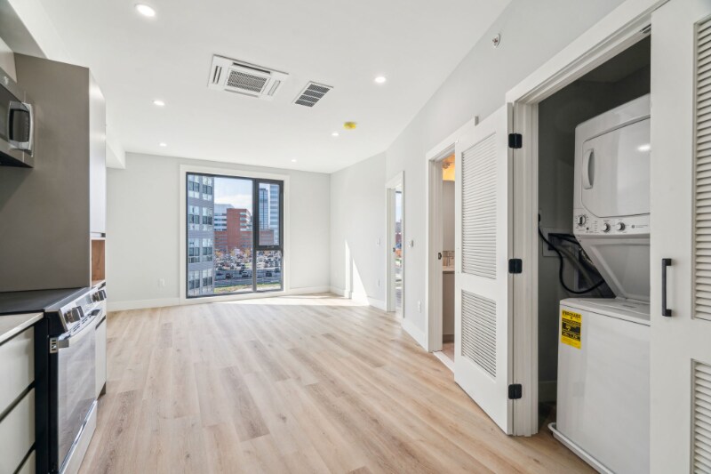 Building Photo - 3748 Lancaster Ave