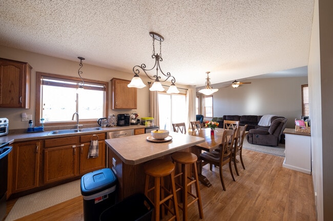 Building Photo - 3292 Century Dr