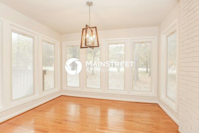 Building Photo - 3 Bedroom Pet-Friendly Home in HERMITAGE, TN with Main Street Renewal