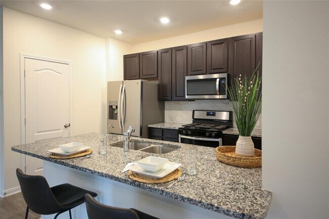 Building Photo - 27638 Mesabe Dr