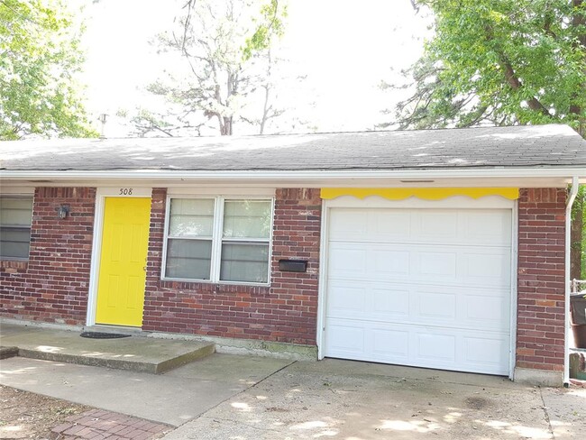 Building Photo - 508 Clearview Dr