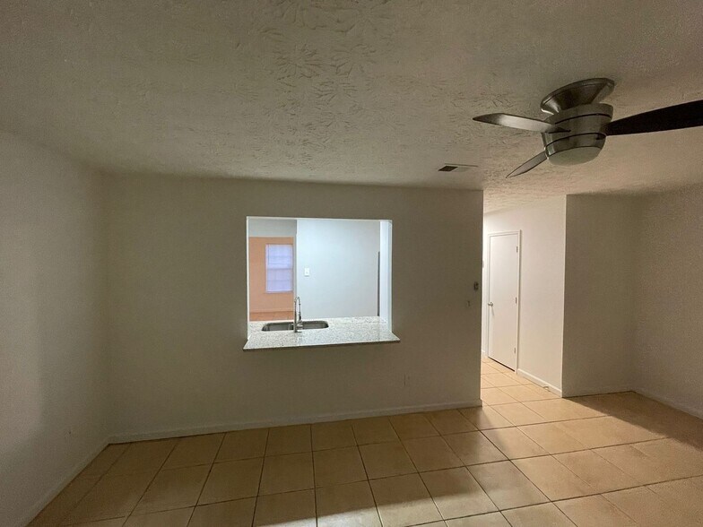 Building Photo - 5963 Thomas Ct