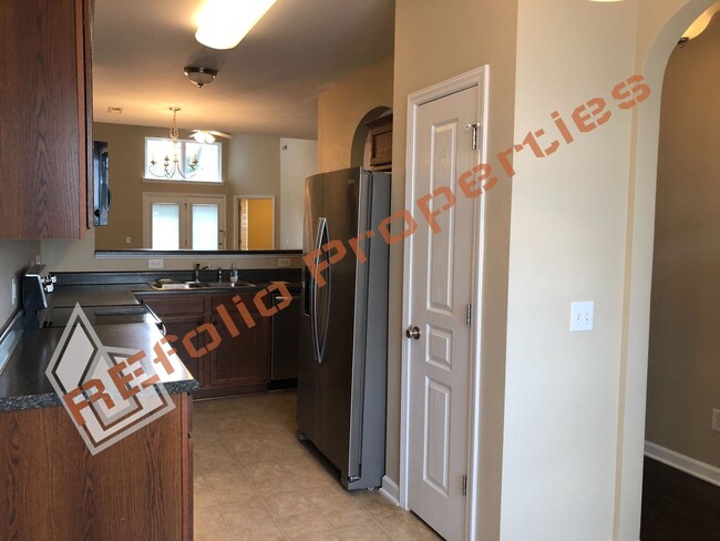 Building Photo - Great Location! 3 Bedroom 2.5 Bathroom 1 C...