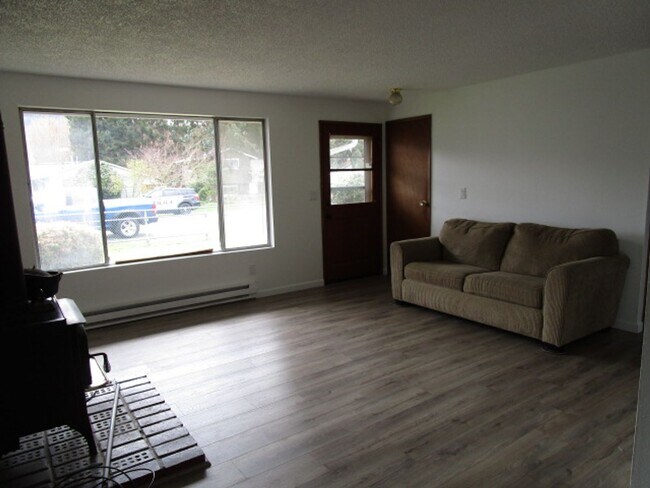 Building Photo - 1114 Fidalgo St