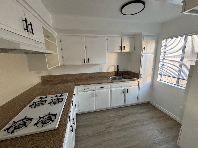 Building Photo - 1670 W Broadway