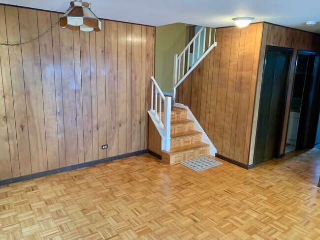 Building Photo - 156 Brookside Dr