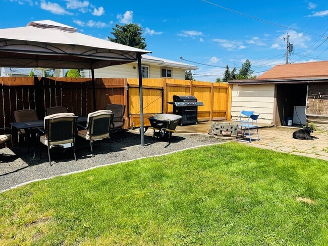 Building Photo - Beautiful Home in the Spokane