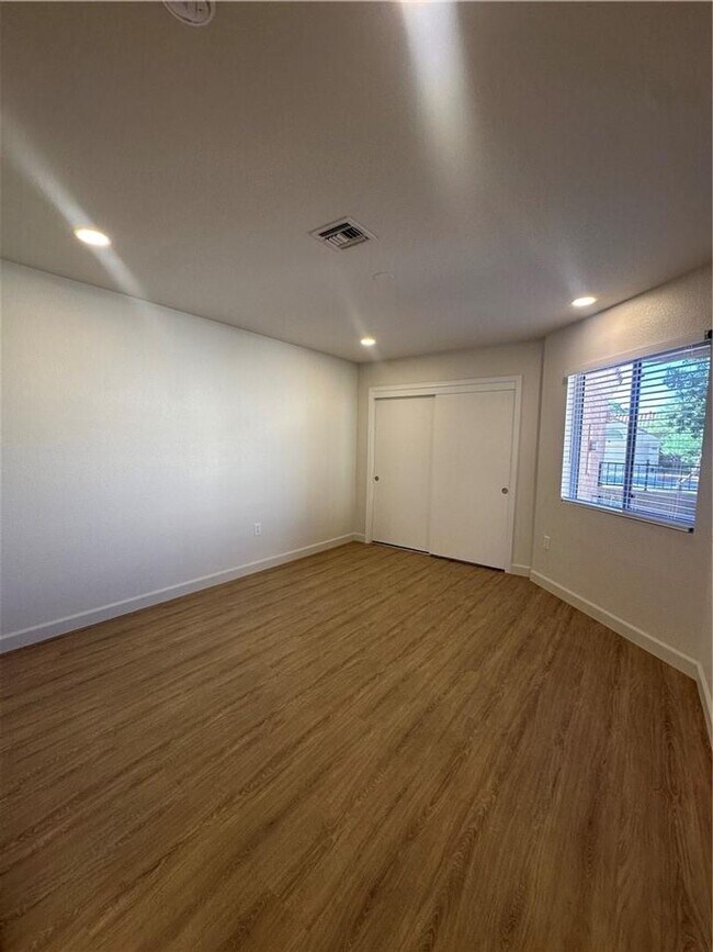 Building Photo - Summerlin 55+ Active Resort!!  Country Clu...