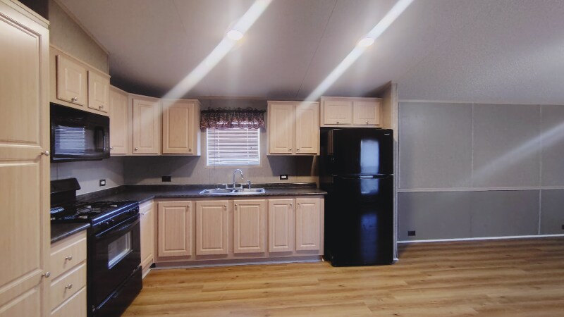 Building Photo - 4842 SW Topeka Blvd