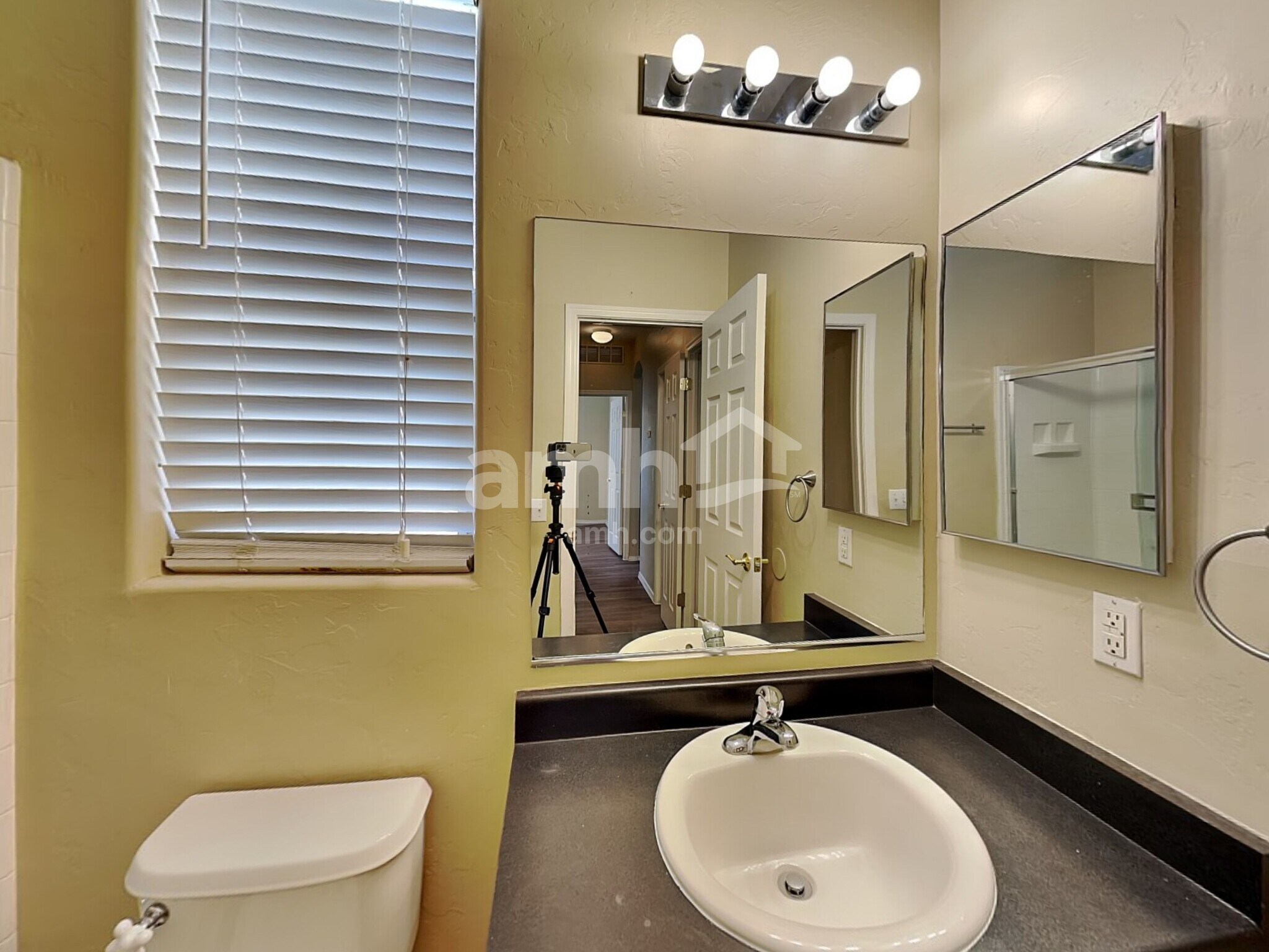Building Photo - 6653 S Stratosphere Ln