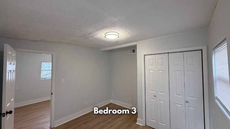 Building Photo - 907 S Cedar Ave