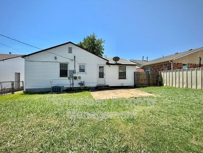 Building Photo - 4709 SE 27th St