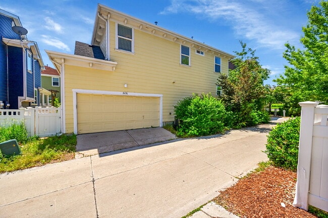 Building Photo - $2,925.00 - 3 Beds, 2.5 Baths Single Famil...