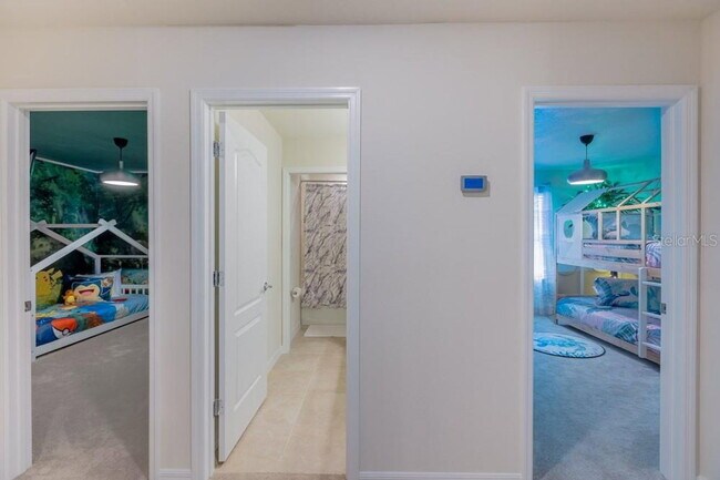 Building Photo - 7215 Oakmoss Loop