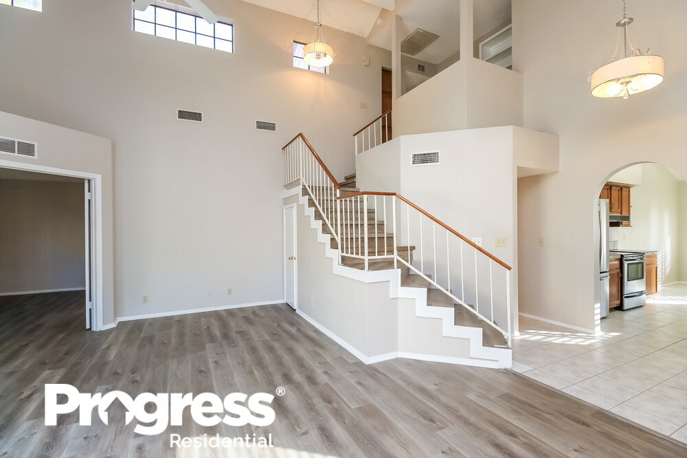 Building Photo - 1041 E Sunburst Ln