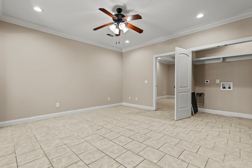 Building Photo - 3090 S Cashua Dr