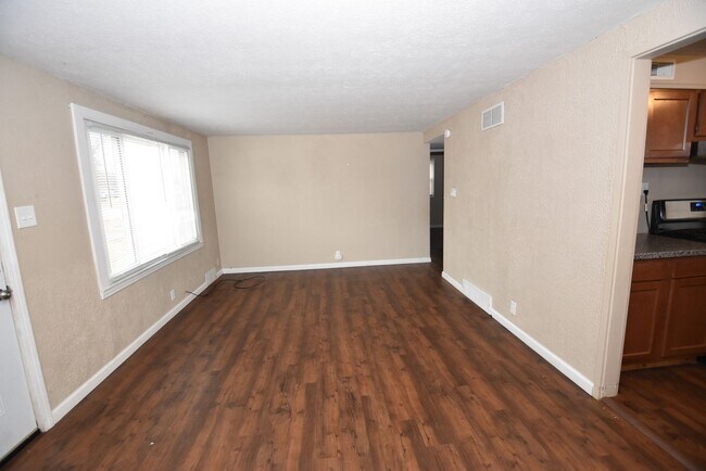 Building Photo - 1326 Eastbrook Dr