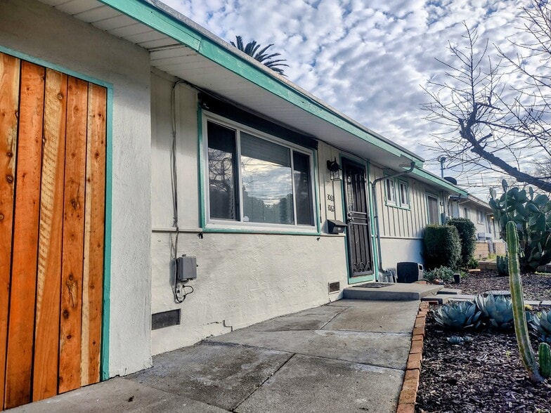 Building Photo - 3060 Ponderosa Dr