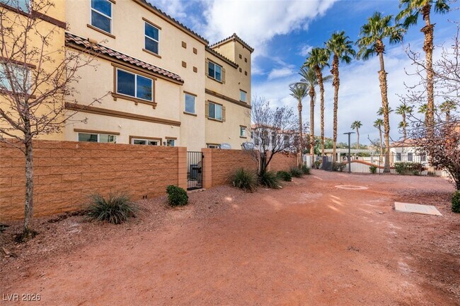 Building Photo - 1525 Spiced Wine Ave