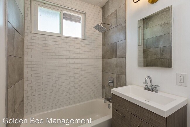 Building Photo - 2223 Myrtle Ave