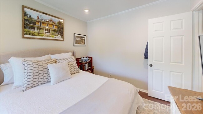 Building Photo - 640 Manhasset Rd