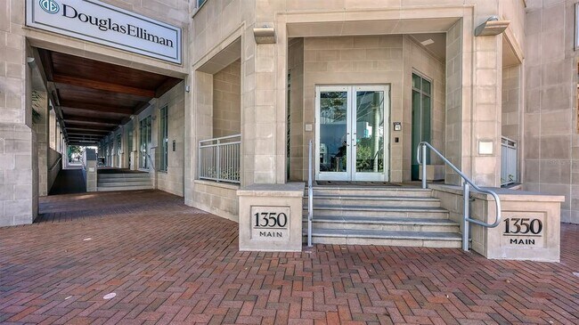 Building Photo - 1350 Main St