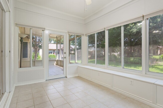 Building Photo - 102 Teacup Cove