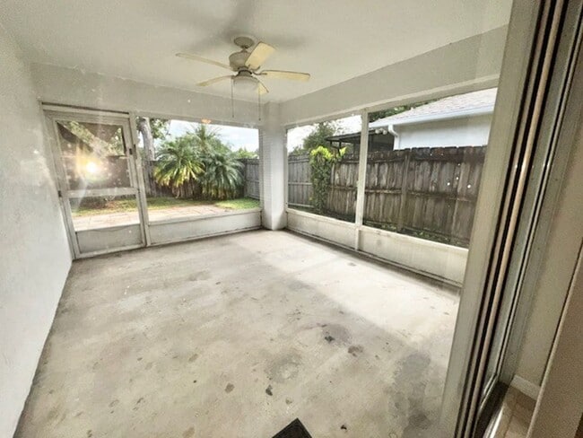 Building Photo - 2024 Donegan Pl