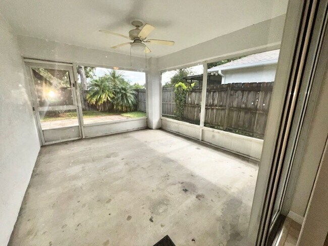 Building Photo - Welcome Home! Updated flooring & fresh interior paint! Move in OCTOBER! Beautiful 3X2 with attach...
