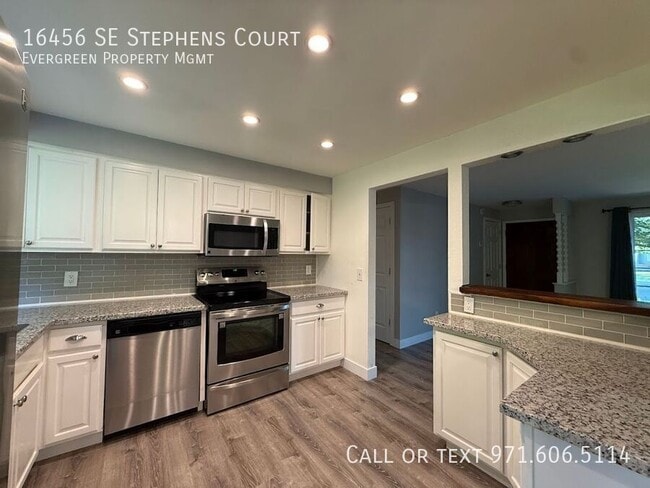 Building Photo - 16456 SE Stephens Ct