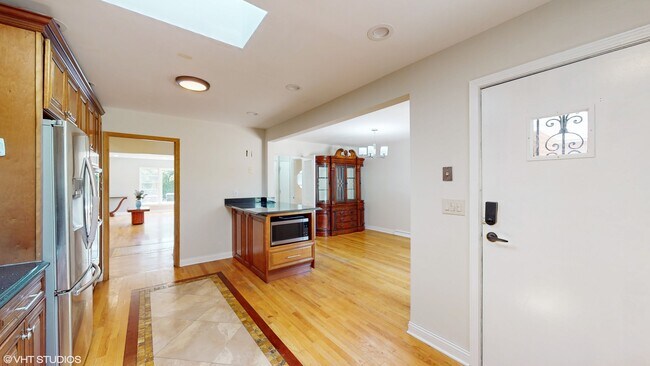 Building Photo - 4030 W North Shore Ave