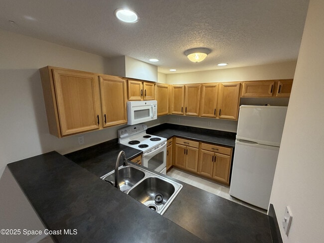 Building Photo - 1626 Mason Terrace