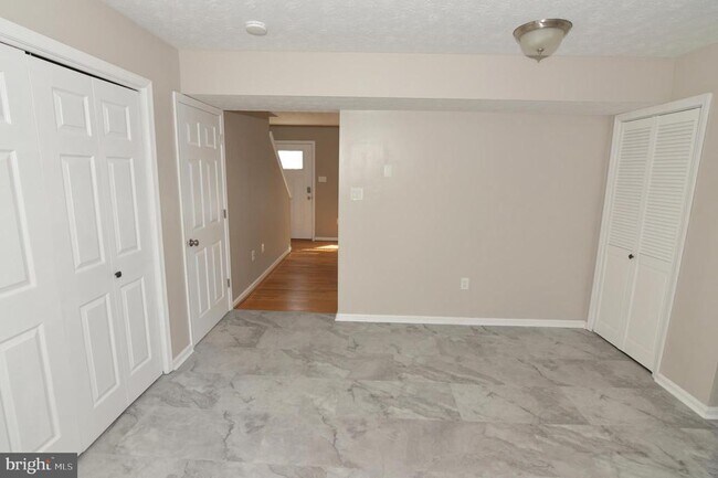 Building Photo - 311 Willowbrook Ct