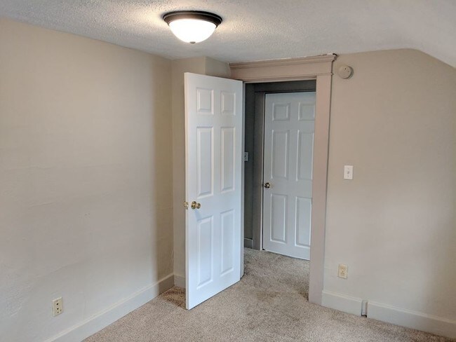 Building Photo - 1410 N Chestnut St